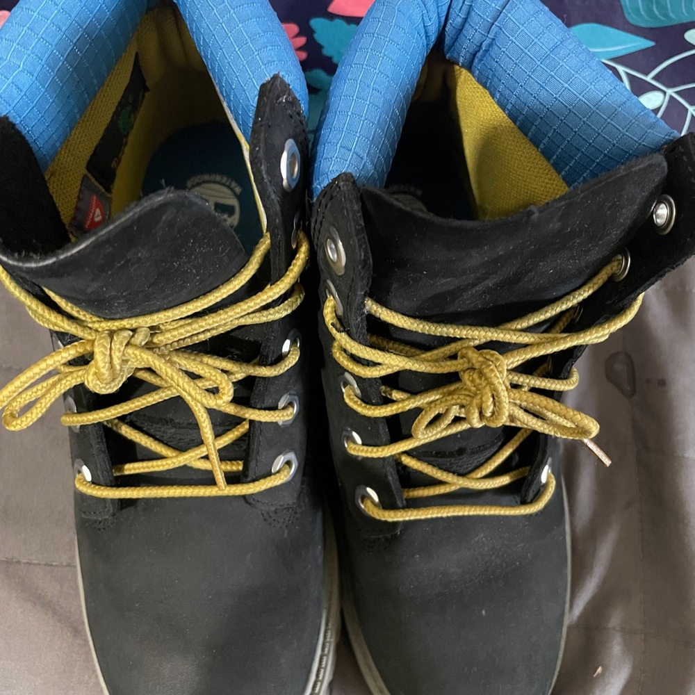 Used 1 time Timberland 6" Premium Waterproof Boots for boys size 4